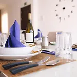 Modern 3 Bedroom With Ac 아파트