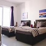 Modern 3 Bedroom With Ac 아파트 *
