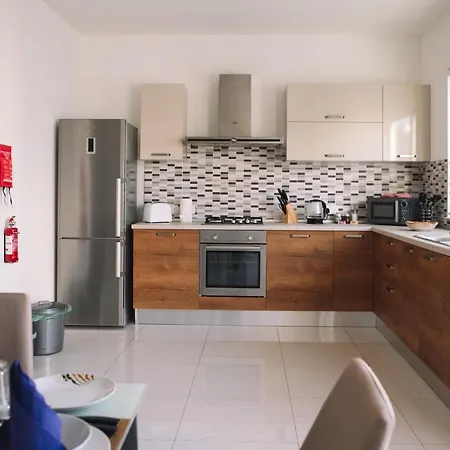 Modern 3 Bedroom With Ac 公寓