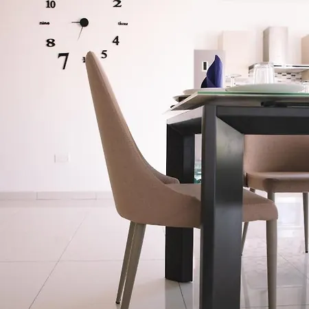 公寓 Modern 3 Bedroom With Ac Żabbar