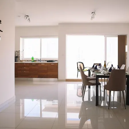 Modern 3 Bedroom With Ac 公寓 Żabbar