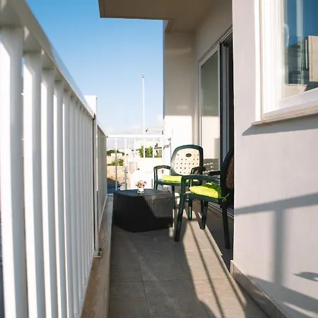Appartement Modern 3 Bedroom With Ac
