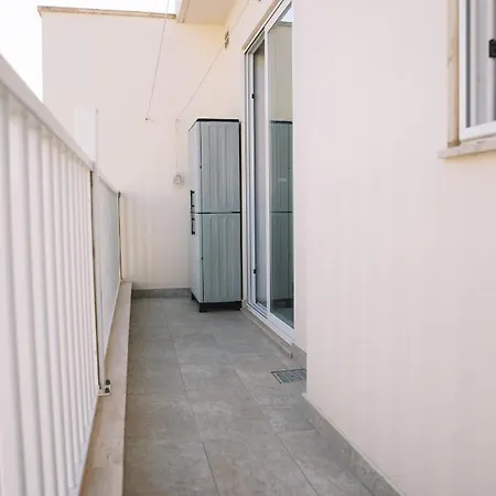 Modern 3 Bedroom With Ac