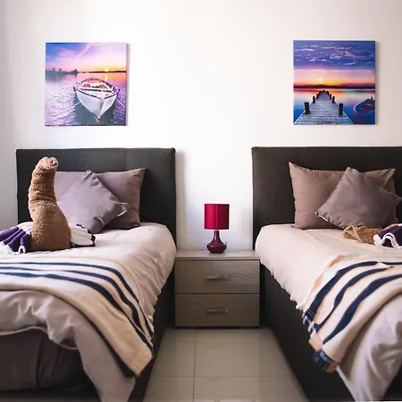 Modern 3 Bedroom With Ac Daire