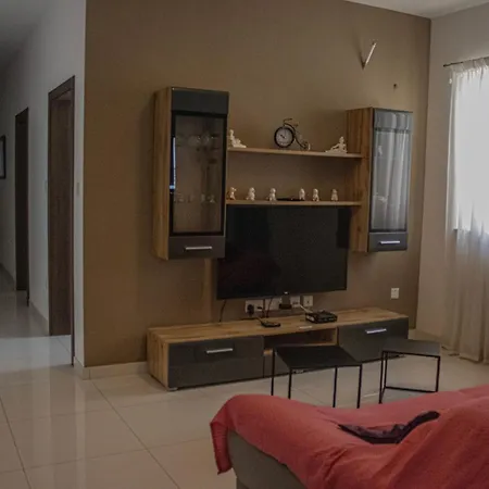 아파트 Modern 3 Bedroom With Ac *