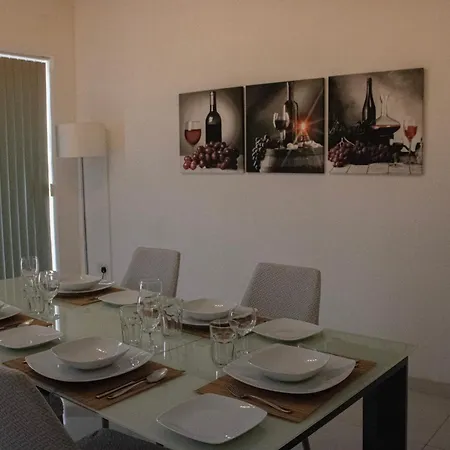 Modern 3 Bedroom With Ac 아파트 *