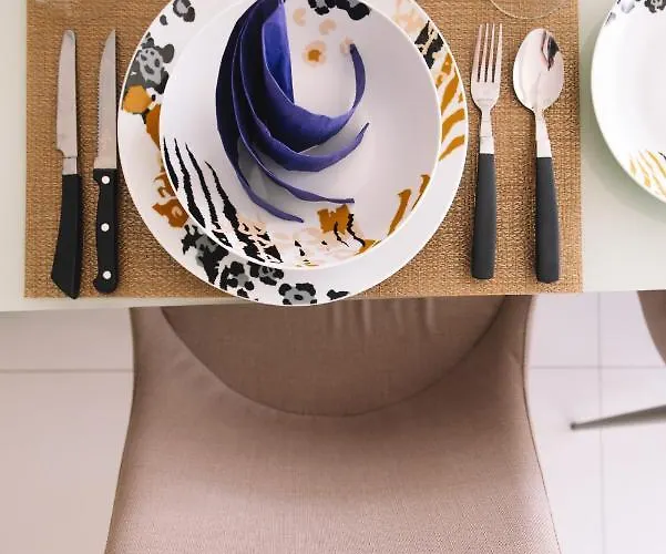 Modern 3 Bedroom With Ac Lejlighed