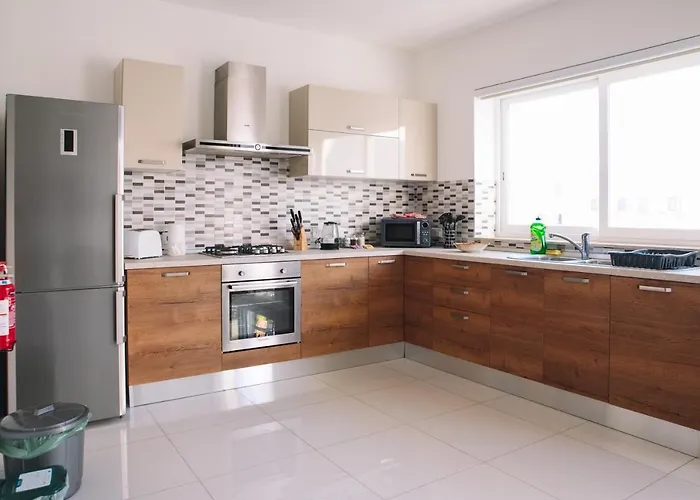 Modern 3 Bedroom With Ac Lejlighed