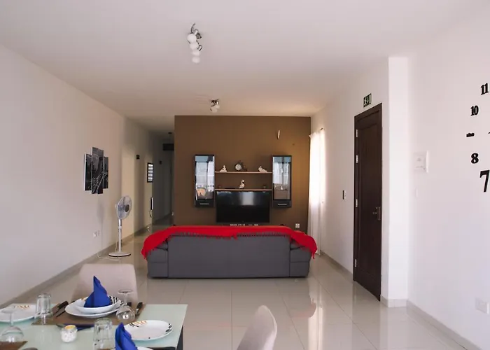Modern 3 Bedroom With Ac Żabbar