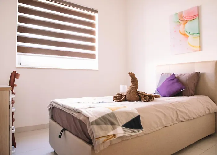 Modern 3 Bedroom With Ac * Żabbar