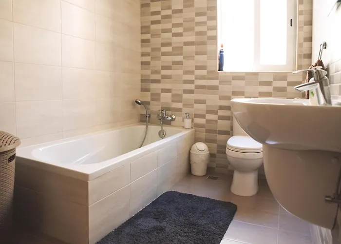 Modern 3 Bedroom With Ac Żabbar