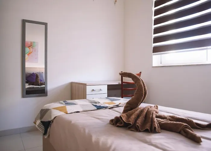 Modern 3 Bedroom With Ac * Żabbar