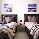 Modern 3 Bedroom With Ac Apartman