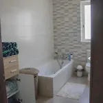 Modern 3 Bedroom With Ac 아파트