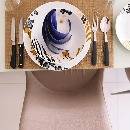 Modern 3 Bedroom With Ac アパート