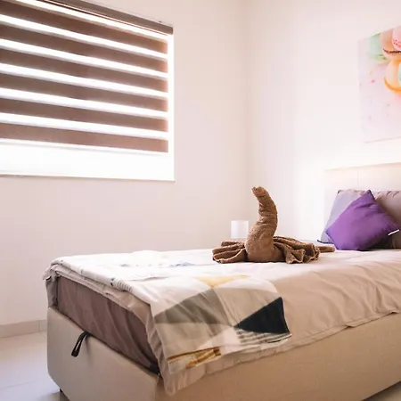 Modern 3 Bedroom With Ac * Żabbar