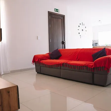 Apartment Modern 3 Bedroom With Ac *
