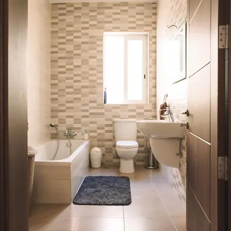 Modern 3 Bedroom With Ac Żabbar