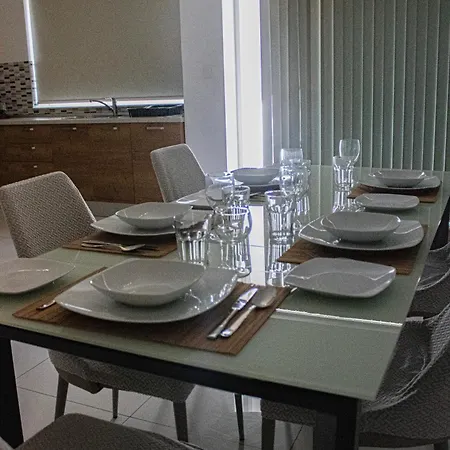 Modern 3 Bedroom With Ac Appartement