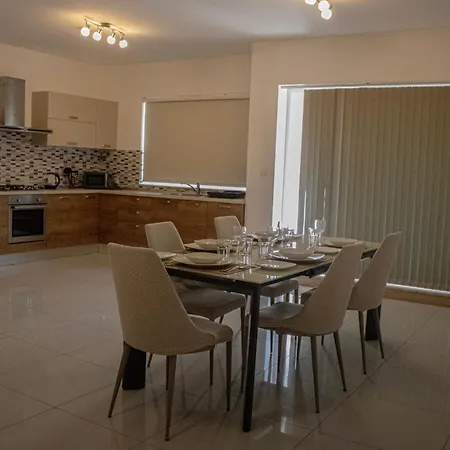 Appartement Modern 3 Bedroom With Ac