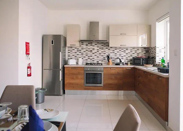 Modern 3 Bedroom With Ac Lejlighed