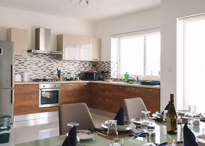 Modern 3 Bedroom With Ac