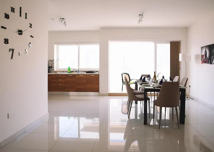 Modern 3 Bedroom With Ac Appartamento Żabbar