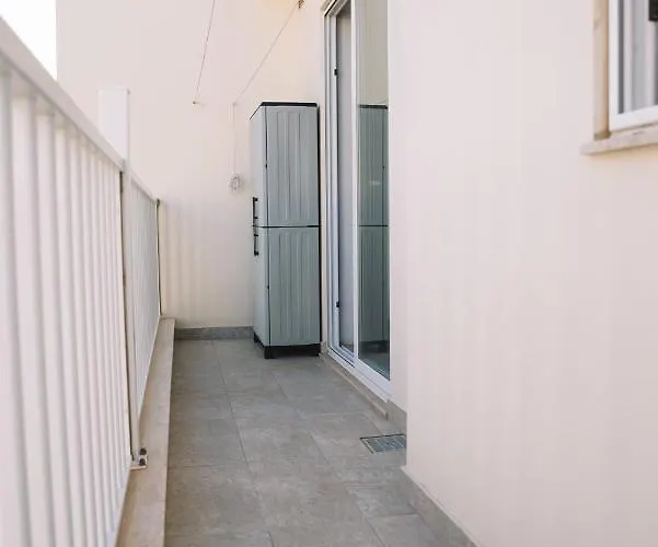 Modern 3 Bedroom With Ac